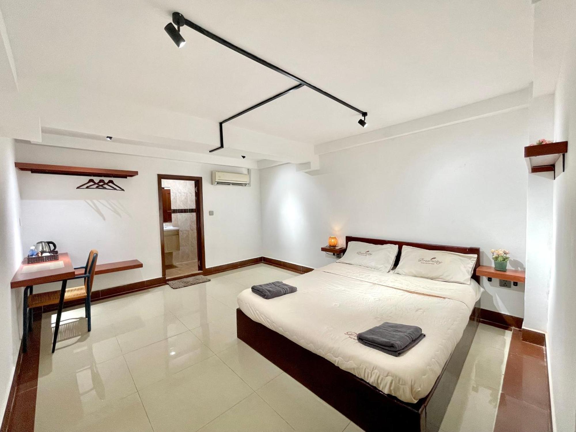 Sky Residence - 50M To Museum And Riverside Phnom Penh Exterior photo